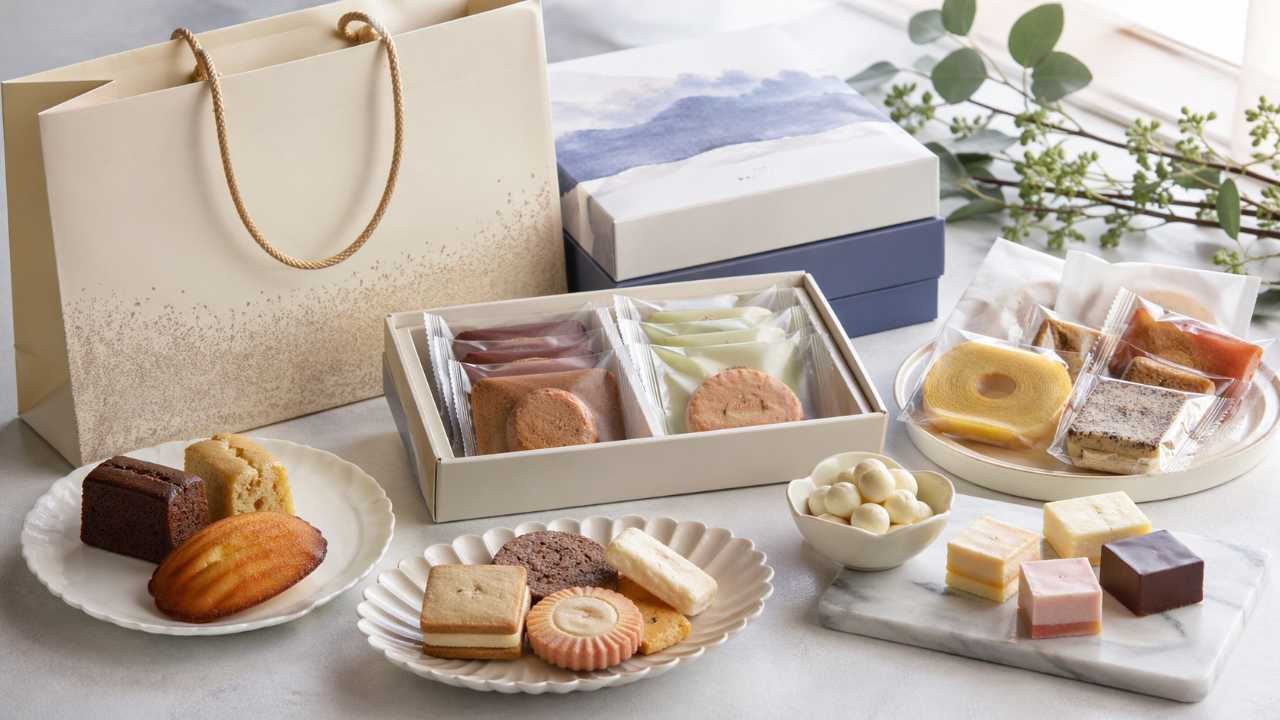 六花亭のお菓子をいくつか並べた手土産イメージ