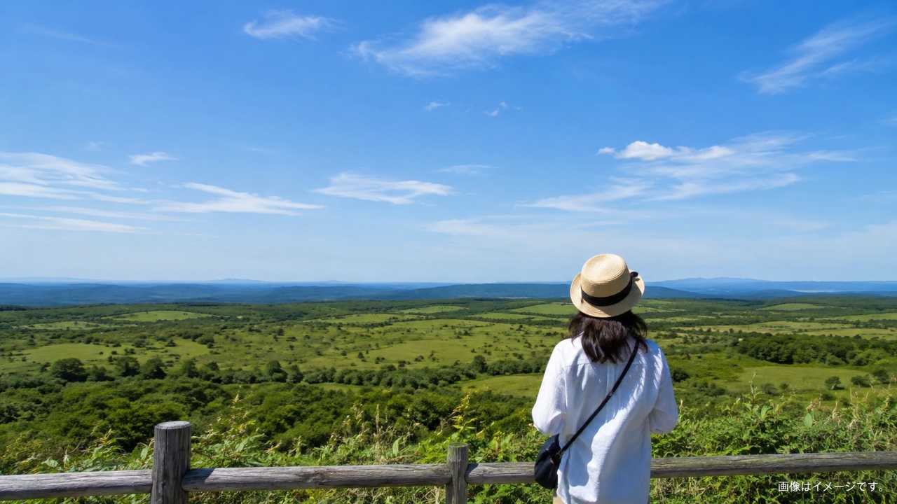 開陽台のような広大な展望スポットと養老牛温泉を組み合わせた日帰り観光イメージ
